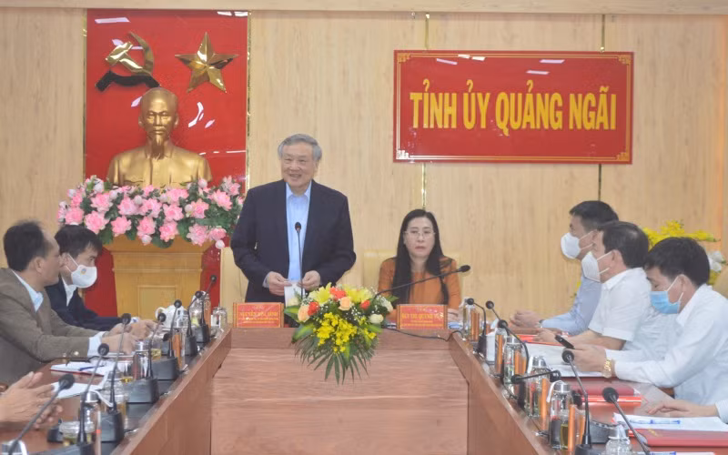 Ủy viên Bộ Chính trị, Bí thư Trung ương Đảng, Chánh án Tòa án nhân dân tối cao Nguyễn Hòa Bình phát biểu tại buổi làm việc.