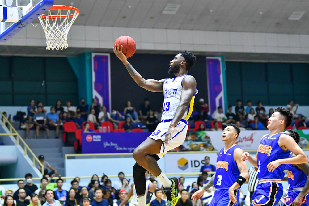 Desean Parson trong một tình huống lên rổ. (Ảnh: THỦY NGUYÊN) Hochiminh City Wings thắng kịch tính Hanoi Buffalos trong ngày ra quân -0