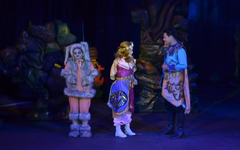 Một cảnh trong vở kịch rối Công chúa tóc mây.