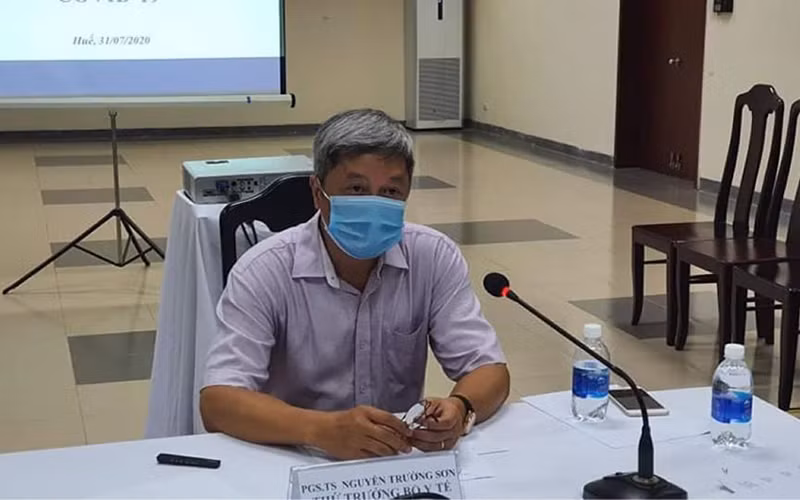 PGS, TS Nguyễn Trường Sơn chỉ đạo cuộc họp trực tuyến.
