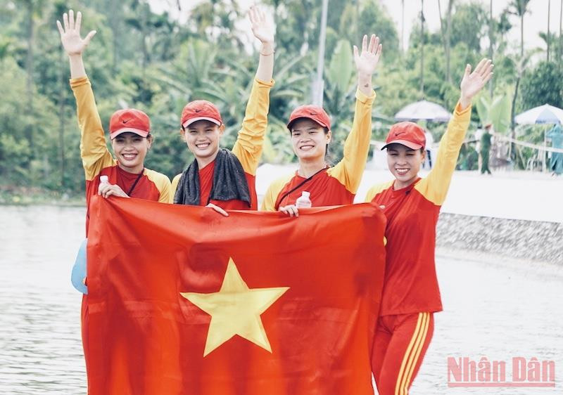 Phạm Thị Ngọc Anh, Lê Thị Hiền, Hà Thị Vui, Dư Thị Bông giành chiếc Huy chương Vàng thứ 8 ở nội dung thuyền 4 nữ hạng nhẹ 2 mái chèo. Rowing nữ Việt Nam đại thắng khi giành trọn bộ 8 Huy chương Vàng -0