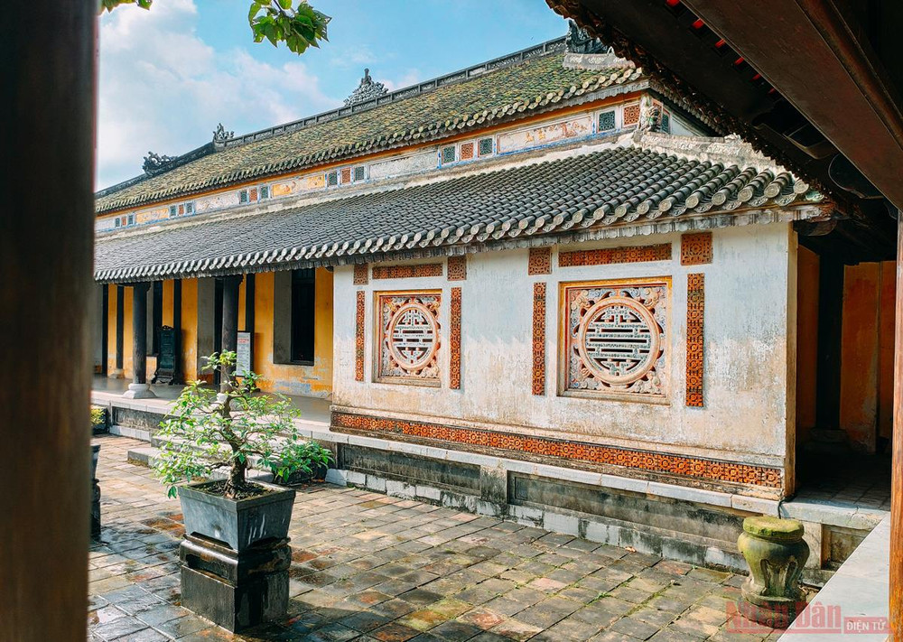Dấu tích thời gian vẫn lưu lại trong từng khoảng không gian nơi đây. Chiêm ngưỡng lát cắt thời gian trên dấu tích Kinh thành Huế -0