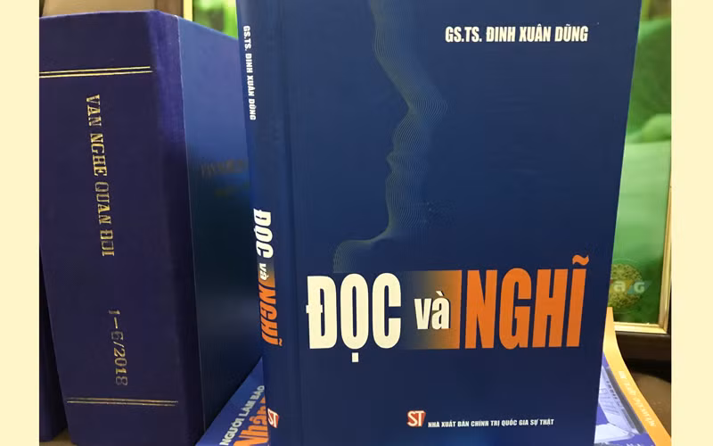 “Đọc và Nghĩ”của GS, TS Đinh Xuân Dũng.