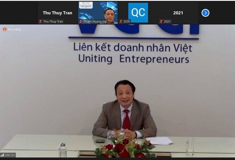 Ông Nguyễn Quang Vinh, Tổng Thư ký VCCI, Phó Chủ tịch điều hành VBCSD, phát biểu khai mạc chương trình. (Ảnh: VCCI) Chuyển đổi số đóng vai trò quan trọng trong các vấn đề phát triển bền vững -0