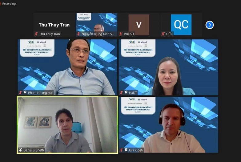 Các đại biểu tham dự phần Tọa đàm. (Ảnh: VCCI) Chuyển đổi số đóng vai trò quan trọng trong các vấn đề phát triển bền vững -0