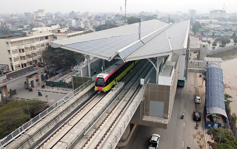 Chuyến tàu đầu tiên vận hành từ ga Depot lên ga S1 tới trước ga S5 dài gần 10 km.