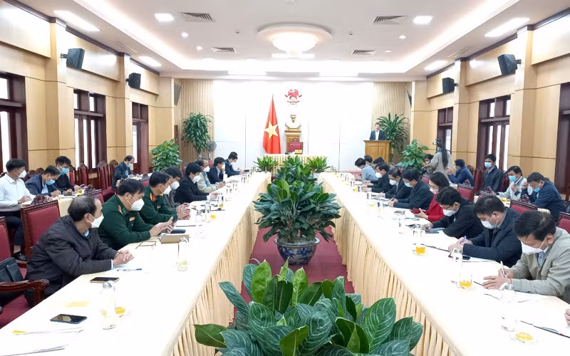 Cuộc họp bàn giải pháp phòng, chống dịch của Trung tâm Chỉ huy phòng, chống dịch Covid-19 tỉnh Quảng Ngãi vào sáng 23/2. 