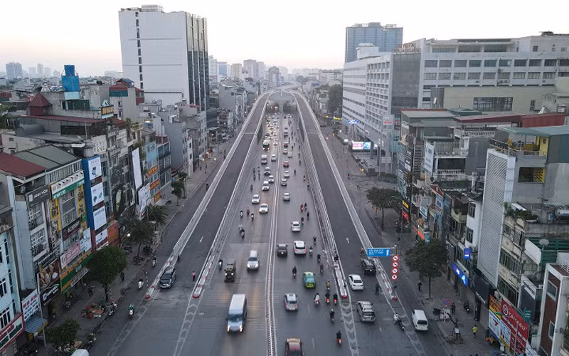 Đường vành đai 2 trên cao đoạn Ngã Tư Sở-Ngã Tư Vọng khá thông thoáng trong ngày đầu đưa vào khai thác