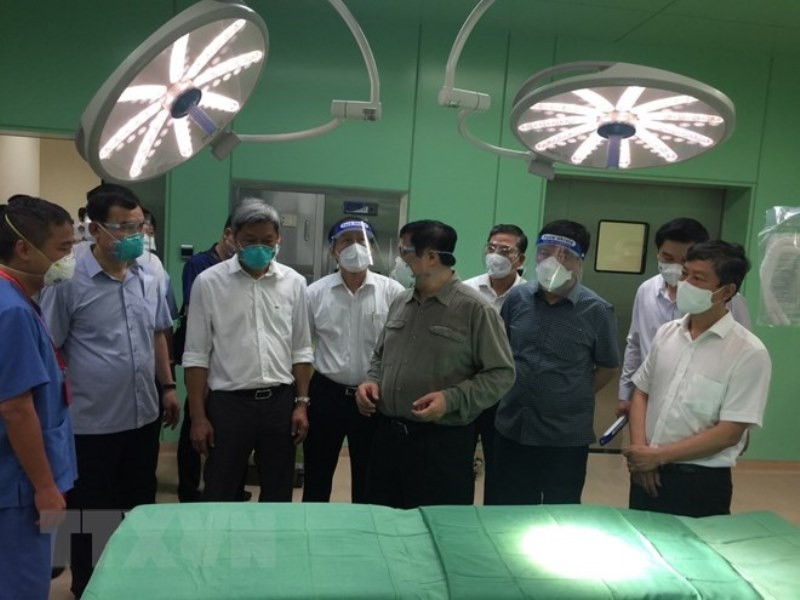 Thủ tướng Phạm Minh Chính kiểm tra cơ sở vật chất tại Bệnh viện dã chiến Hồi sức tích cực ở Bệnh viện quốc tế Becamex, tỉnh Bình Dương. Thủ tướng Phạm Minh Chính kiểm tra các cơ sở điều trị Covid-19 ở Bình Dương -0