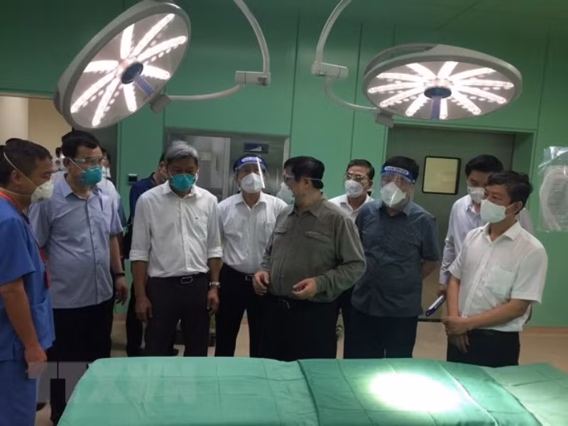 Thủ tướng Phạm Minh Chính kiểm tra các cơ sở điều trị Covid-19 ở Bình Dương -0