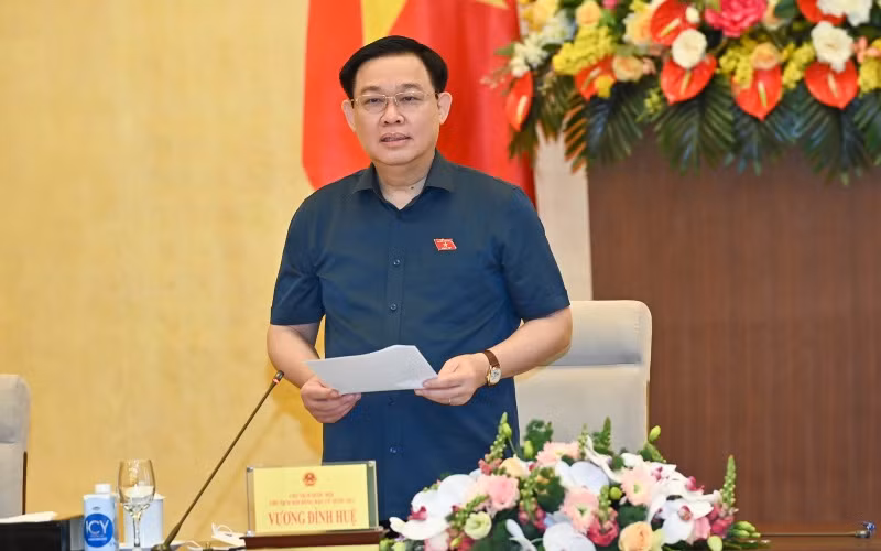 Chủ tịch Quốc hội Vương Đình Huệ phát biểu ý kiến tại phiên họp.