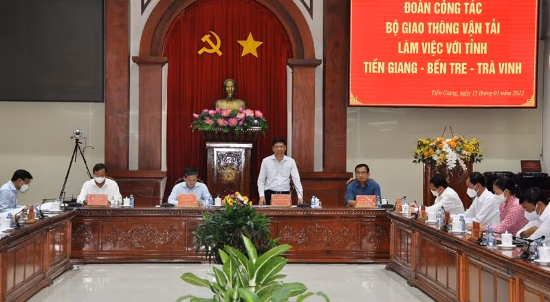 Thứ trưởng Nguyễn Xuân Sang phát biểu tại buổi làm việc với lãnh đạo các tỉnh Tiền Giang, Bến Tre và Trà Vinh.
