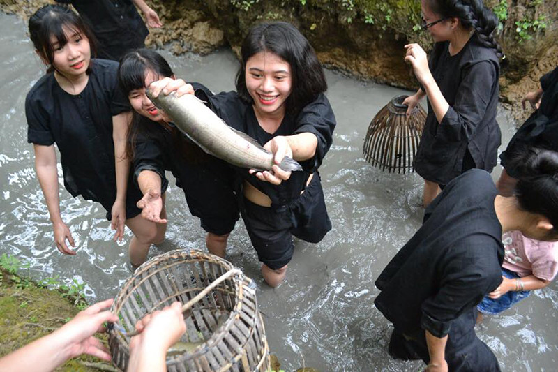 Khách du lịch trải nghiệm làm nông nghiệp tại Gia Trịnh Ecofarm. Hà Nội đẩy mạnh khai thác du lịch sinh thái -0