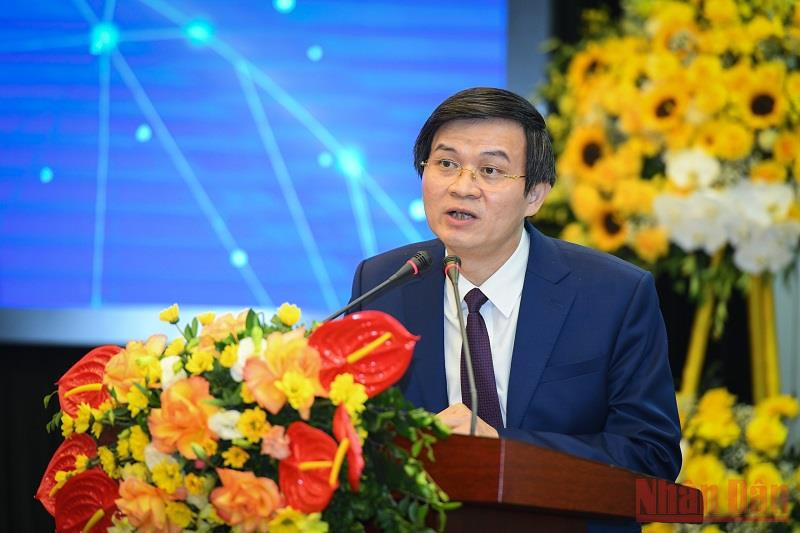 Đồng chí Đoàn Minh Huấn phát biểu tại buổi lễ. (Ảnh: THÀNH ĐẠT) Ký kết thỏa thuận phối hợp thông tin giữa Báo Nhân Dân và Tạp chí Cộng sản -0