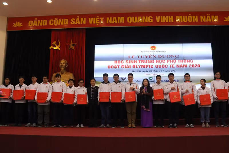 Tuyên dương học sinh đoạt giải Olympic quốc tế năm 2020