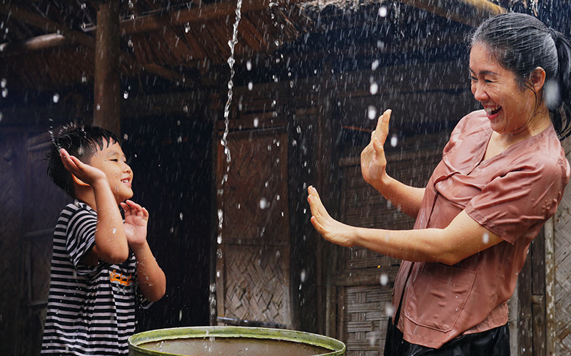 Một cảnh trong phim Khúc mưa. Ảnh: Đoàn phim cung cấp