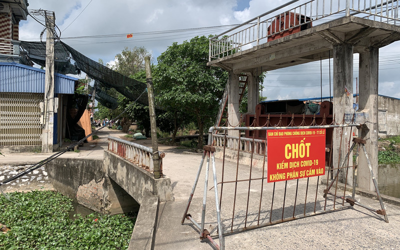 Sau khi phong tỏa xóm Trại thuộc tổ dân phố Tây Kênh, toàn thị trấn Cổ Lễ cũng phải thực hiện giãn cách xã hội từ 0 giờ ngày 8-5.