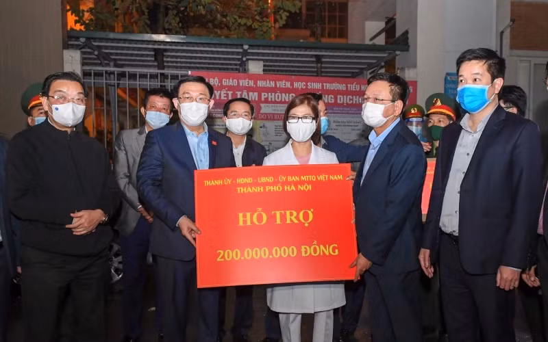 Thường trực Thành ủy Hà Nội kiểm tra đột xuất công tác chống dịch tại quận Nam Từ Liêm -0