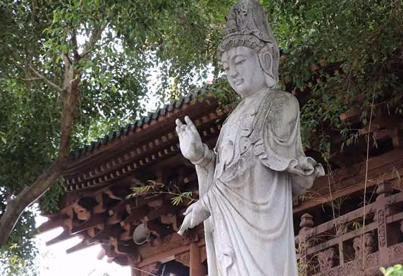 Chùa Minh Thành đẹp cổ kính giữa lòng phố núi Pleiku -2