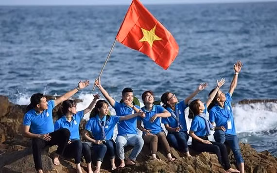 Hội viên Hội Sinh viên Việt Nam tại một trong các đảo tiền tiêu của Tổ quốc.