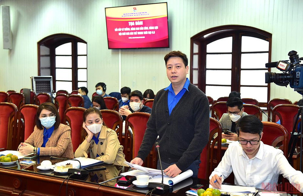Đồng chí Nguyễn Việt Tiến (Đoàn Thanh niên Thông tấn xã Việt Nam) trình bày tham luận tại tọa đàm. (Ảnh: Thành Đạt) Bồi đắp lý tưởng, bản lĩnh và năng lực của nhà báo trẻ trong thời đại mới -0