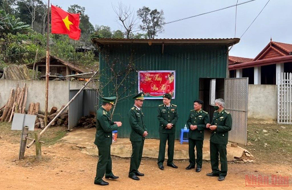 Thăm và chúc Tết cán bộ, chiến sĩ chốt bản Đen, Đồn Biên phòng Phiêng Pằn, huyện Yên Châu. Chúc Tết các tổ, chốt biên phòng khu vực biên giới ở Sơn La -0