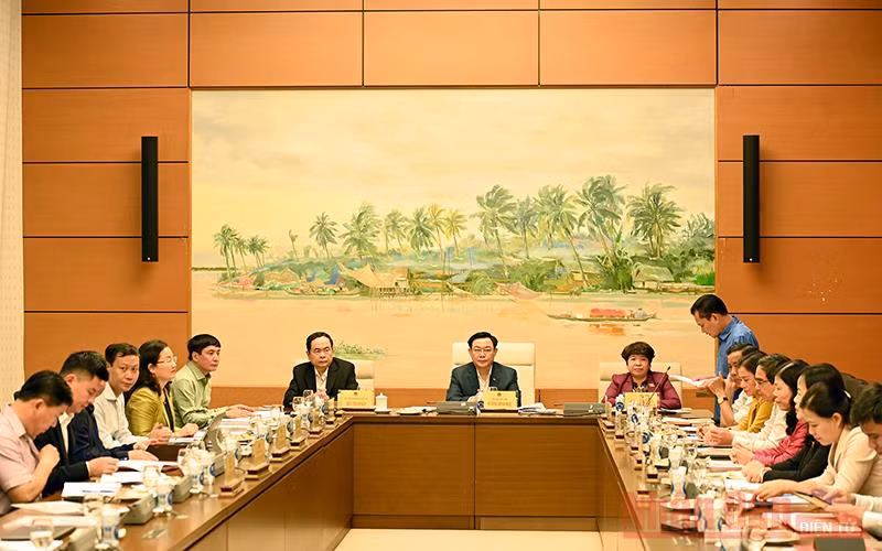 Chủ tịch Quốc hội Vương Đình Huệ làm việc với Ủy ban về các vấn đề Xã hội và Ủy ban Pháp luật -0