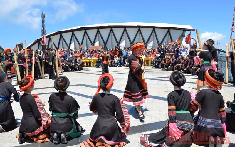 Bài 1: Du lịch nội địa nóng dịp nghỉ lễ và chào hè -0