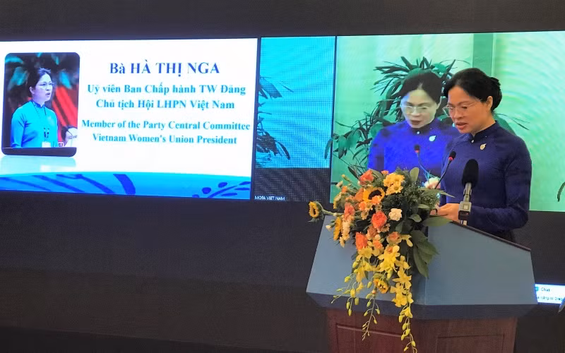 Chủ tịch Hội Liên hiệp Phụ nữ Việt Nam Hà Thị Nga phát biểu tại tọa đàm.