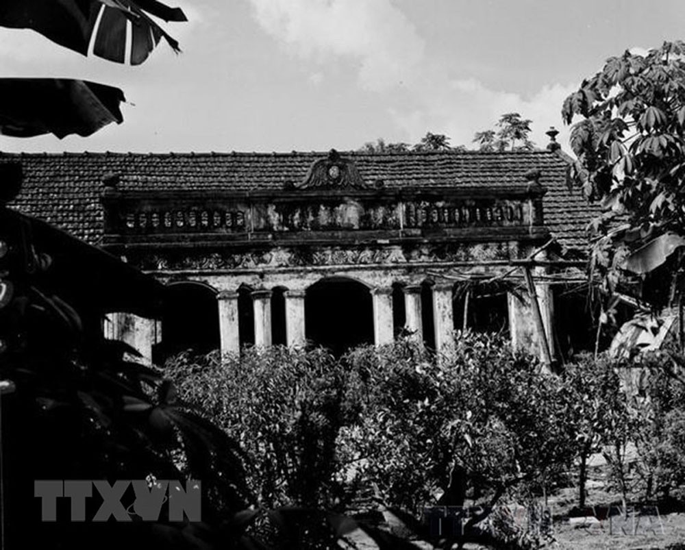 Ngày 18 và 19/12/1946, Ban Thường vụ Trung ương Đảng đã họp hội nghị tại Vạn Phúc (Hà Đông), quyết định phát động toàn quốc kháng chiến. Trong ảnh: Ngôi nhà ở làng Vạn Phúc, nơi Chủ tịch Hồ Chí Minh viết Lời kêu gọi Toàn quốc kháng chiến. (Ảnh: TTXVN) 75 năm toàn quốc kháng chiến: Quyết tử cho Tổ quốc quyết sinh -0