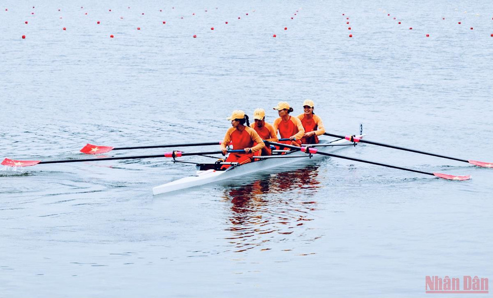 Đội tuyển đua thuyền Việt Nam xuất sắc giành huy chương Vàng nội dung thuyền 4 nữ hạng nặng mái chèo đơn. Việt Nam giành 2 huy chương vàng, 2 huy chương đồng đua thuyền rowing -1