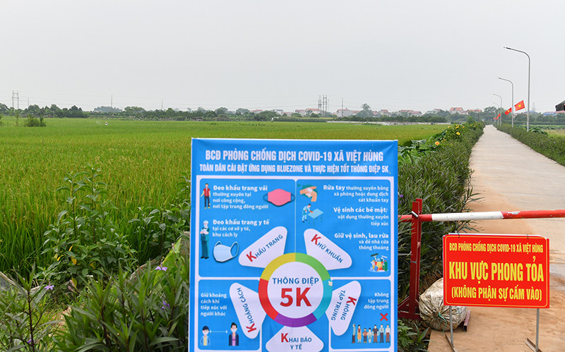 Chốt kiểm dịch y tế tại xã Việt Hùng, huyện Đông Anh. Ảnh: Đăng Anh. Bài 1: Thực hiện tốt hai nhiệm vụ cấp bách -0