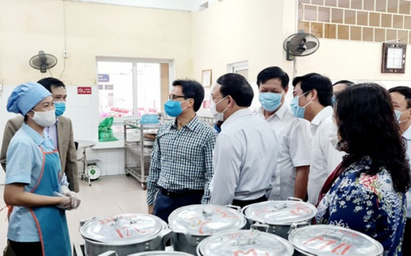 Phó Thủ tướng Vũ Đức Đam kiểm tra công tác phòng chống dịch tại tỉnh Quảng Ninh. Ảnh: Quang Thọ. Bài 1: Thực hiện tốt hai nhiệm vụ cấp bách -0
