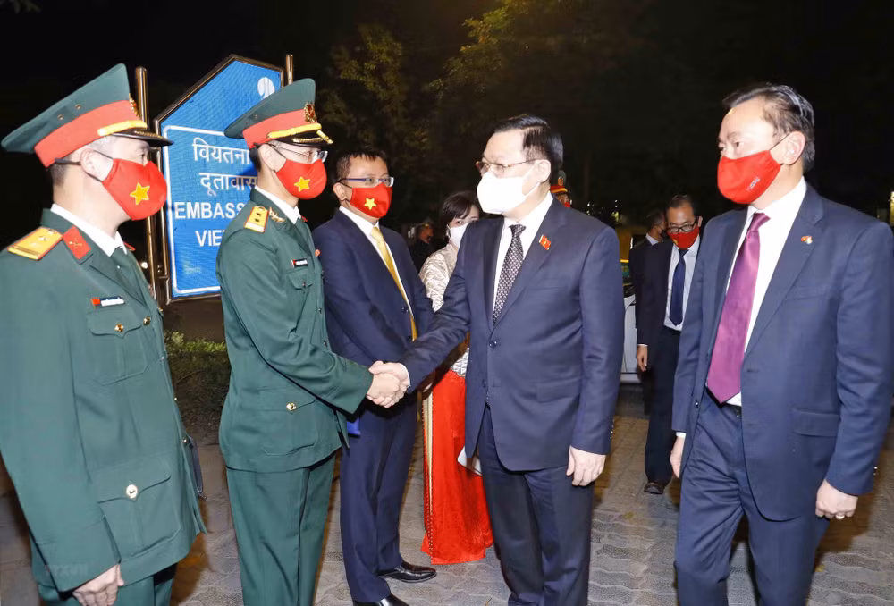 Chủ tịch Quốc hội thăm Đại sứ quán Việt Nam tại Ấn Độ -0