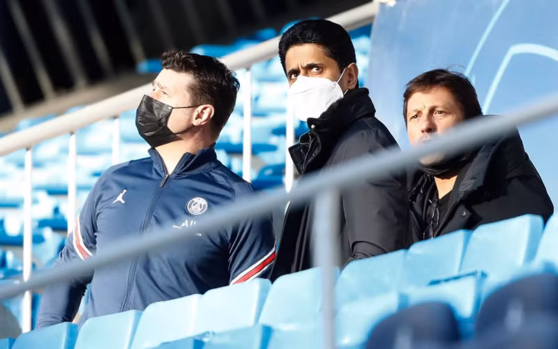 HLV Pochettino, Chủ tịch Al-Khelaifi và Giám đốc thể thao Leonardo tại Parc des Princes. (Ảnh: EuroSport)