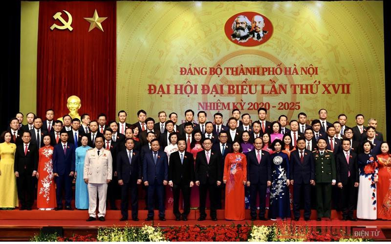 Ban chấp hành Đảng bộ thành phố Hà Nội nhiệm kỳ 2020-2025 ra mắt đại hội. Bế mạc Đại hội Đảng bộ thành phố Hà Nội lần thứ 17 -0