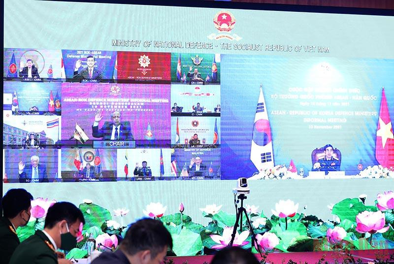 Bộ trưởng Quốc phòng các nước ASEAN tham dự cuộc gặp không chính thức Bộ trưởng Quốc phòng ASEAN - Hàn Quốc, theo hình thức trực tuyến tuyến. (Ảnh: TRỌNG ĐỨC) Tạo khuôn khổ cho đối thoại và tham vấn cấp Bộ trưởng Quốc phòng trong ASEAN -0