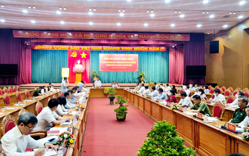 Quang cảnh buổi làm việc. Đồng chí Nguyễn Trọng Nghĩa và Đoàn công tác của Ban Tuyên giáo Trung ương làm việc với Tỉnh ủy Bình Định -0