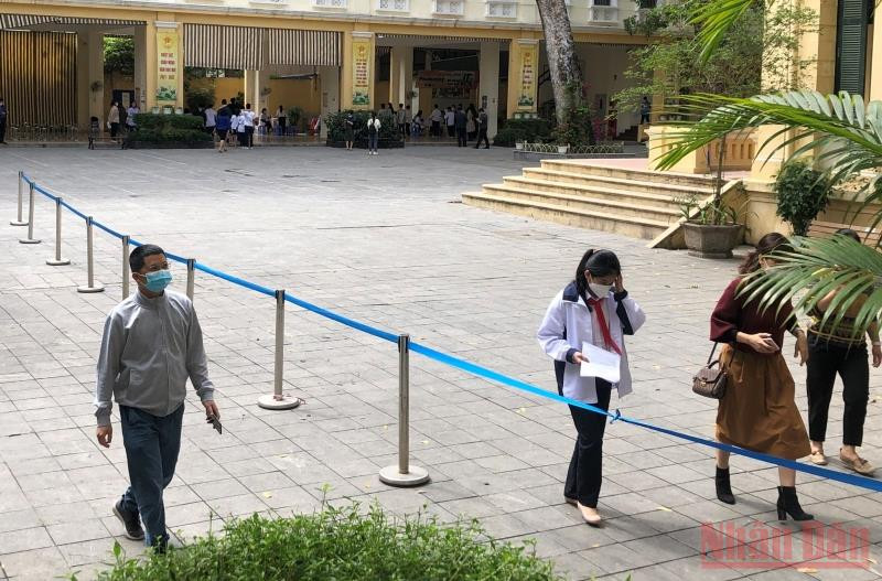 Nhà trường phân luồng và chia từng khu vực tiêm. Quận Hoàn Kiếm triển khai tiêm vaccine Covid-19 cho trẻ từ 5 tuổi đến dưới 12 tuổi -0