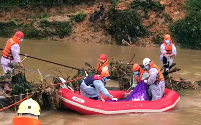 Đừng đánh cược với con nước dữ -0