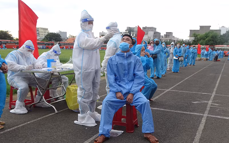 Hành khách đến Phú Yên tại cảng hàng không, nhà ga, bến xe đều được xét nghiệm SARS-CoV-2 (RT-PCR) để đánh giá nguy cơ lây nhiễm dịch bệnh trong cộng đồng.