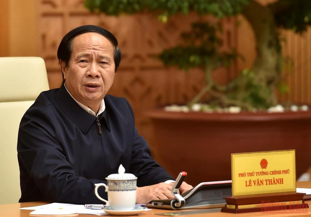 Phó Thủ tướng Lê Văn Thành đã họp khẩn trực tuyến với các địa phương từ Thừa Thiên Huế đến Khánh Hòa và các bộ, ngành để chỉ đạo công tác khắc phục hậu quả và ứng phó với mưa lũ tiếp theo.