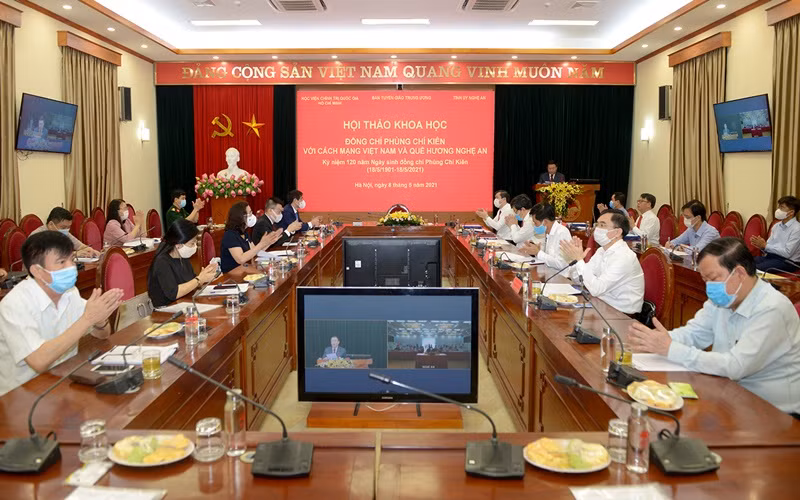 Toàn cảnh hội thảo khoa học “Đồng chí Phùng Chí Kiên với cách mạng Việt Nam và quê hương Nghệ An” tại điểm cầu Hà Nội.