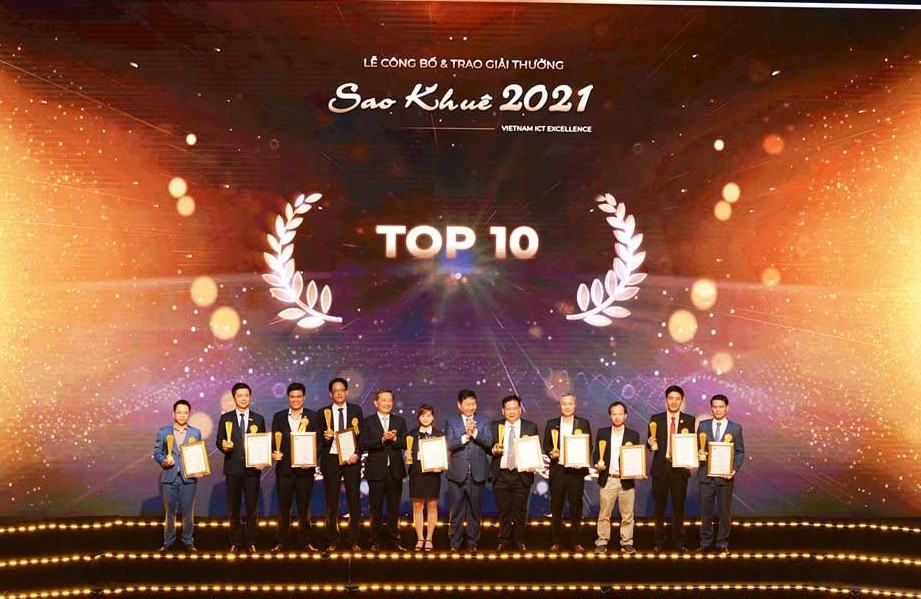 Trao giải cho Top 10 – hạng mục danh giá nhất của Giải thưởng Sao Khuê. Trao Giải thưởng Sao Khuê 2021: Vinh danh các “ngôi sao” trong chuyển đổi số -0