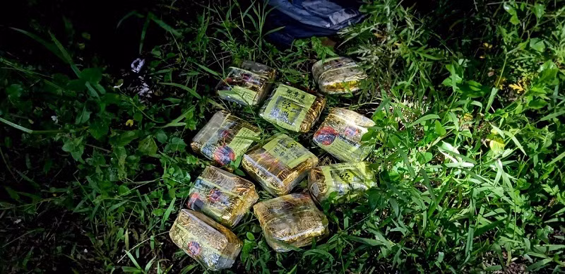 Nghệ An truy tìm nhóm đối tượng bỏ lại 10kg ma tuý ở khu vực biên giới -0