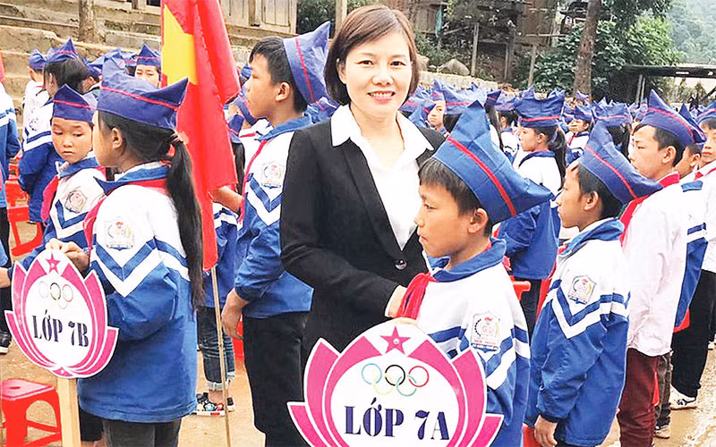 Dạy - học song ngữ Việt - H’Mông nơi cổng trời
