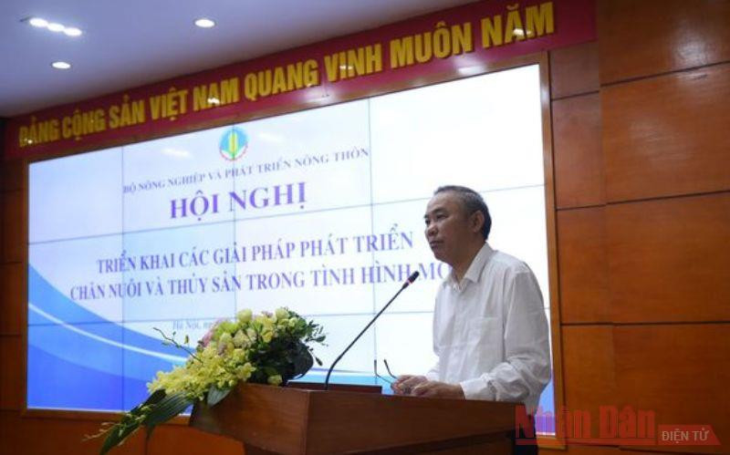 Thứ trưởng NN-PTNT Phùng Đức Tiến chỉ đạo tại Hội nghị. Giải pháp phát triển chăn nuôi trong tình hình mới -0