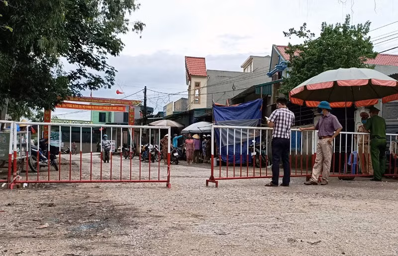 Chốt kiểm soát dịch tễ ở phường Quảng Vinh, thành phố Sầm Sơn.