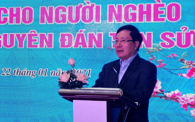 Đồng chí Phạm Bình Minh phát biểu ý kiến trong chuyến thăm, tặng quà Tết cho người nghèo và công nhân lao động trên địa bàn tỉnh Nam Định. Đồng chí Phạm Bình Minh tặng quà Tết cho người nghèo, công nhân lao động tỉnh Nam Định -0
