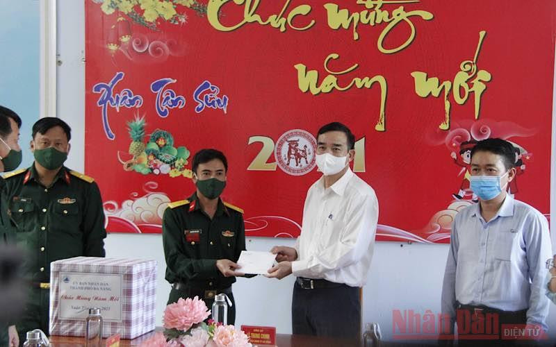 Chủ tịch UBND TP Đà Nẵng thăm Tết cán bộ, chiến sĩ tại Tiểu đoàn Tăng - Thiết giáp 699. Đà Nẵng bình yên đón năm mới -0
